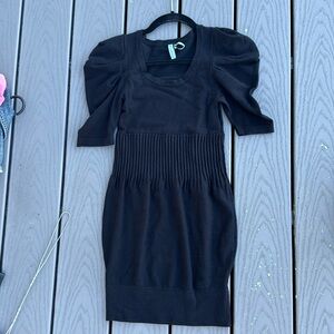 Guess short sleeved sweater dress- like new- size XS